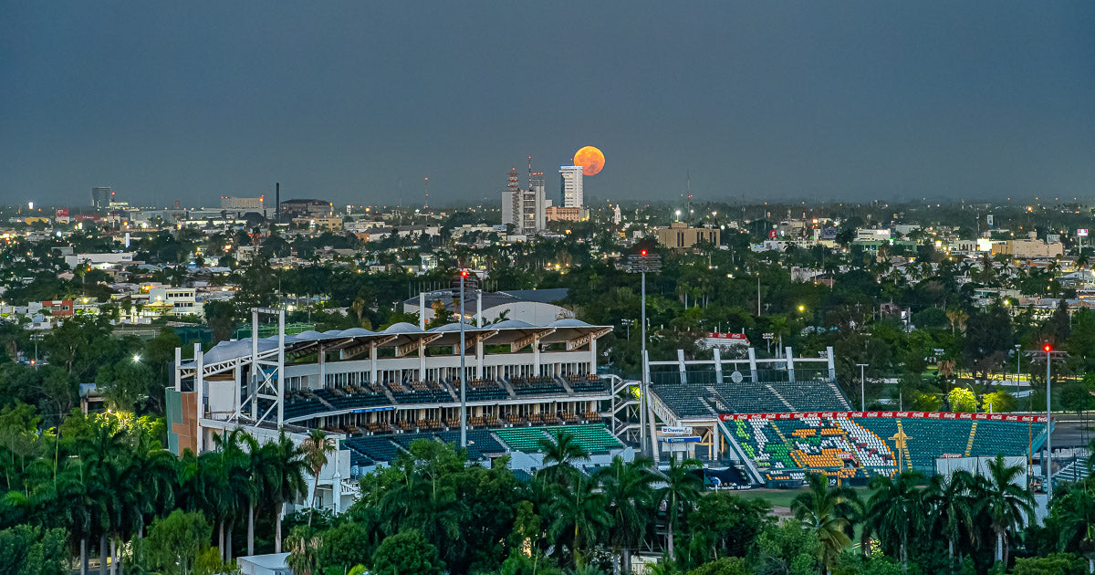 Superluna sobre Los Mochis: una captura de paciencia y sincronía.
