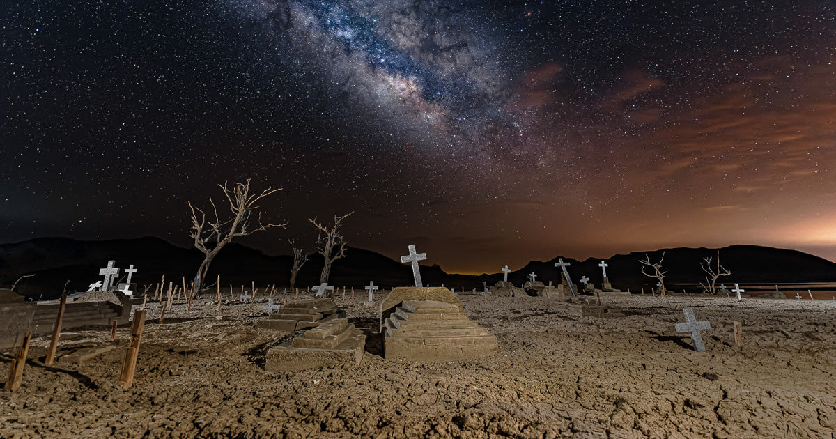 Terahuito: la memoria que emerge de la sequía bajo el cielo estrellado.